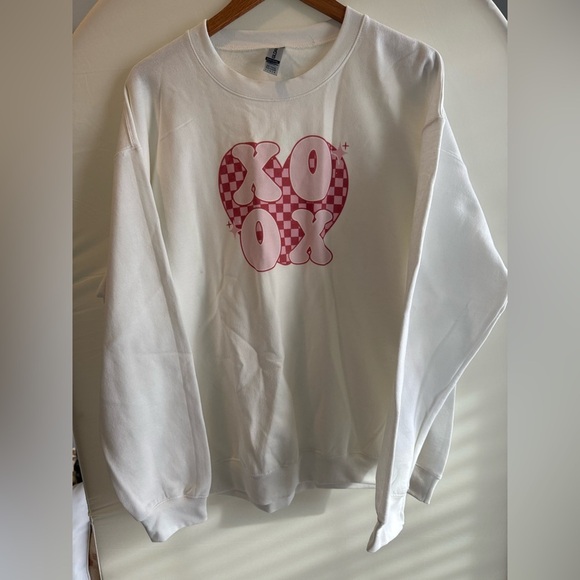 Valentine’s sweatshirt • NWOT • Women’s large - Picture 1 of 8